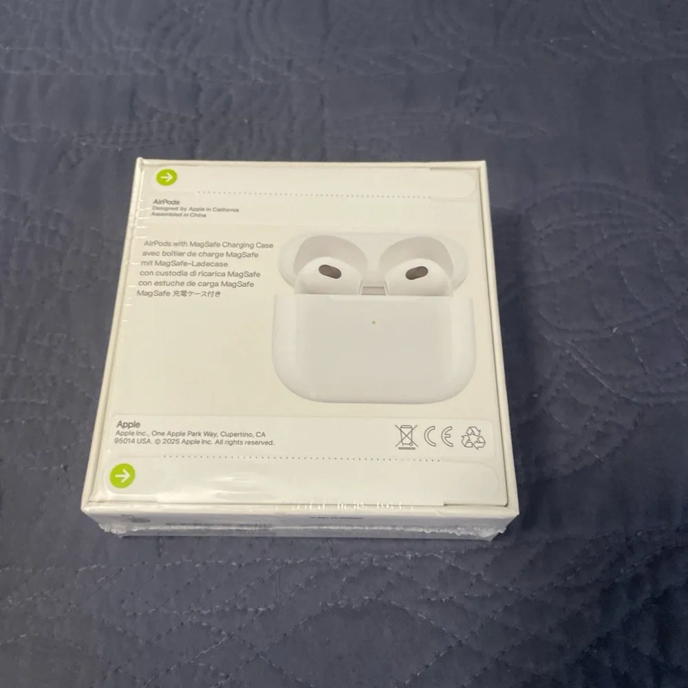 Apple AirPods (3rd Generation) - White